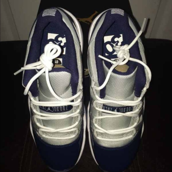 Retro Georgetown 11s - Picture 3 of 4