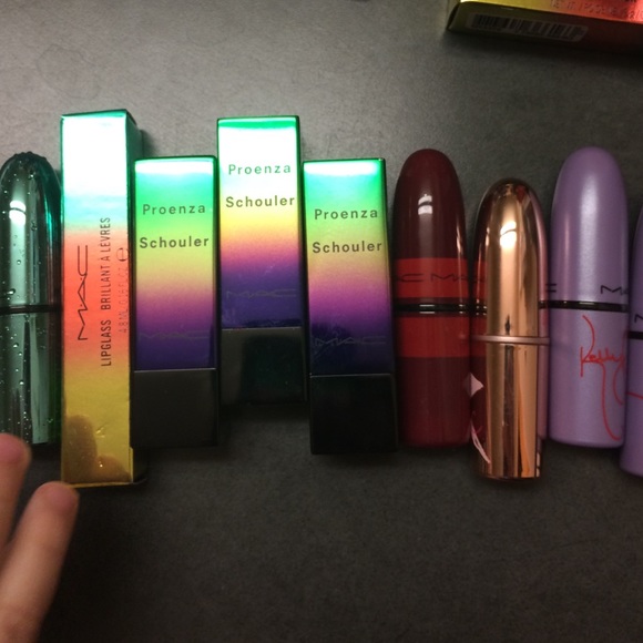 Collection 😍💄 - Picture 2 of 4