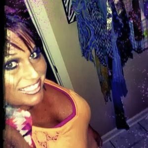 Meet your Posher, Mona