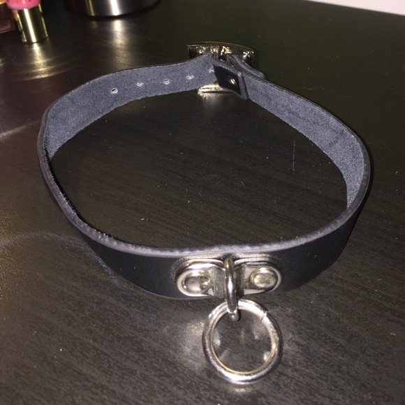 Choker kitty collar