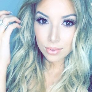 Meet your Posher, Monica