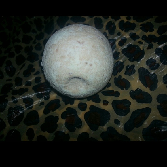 Lush bath bomb