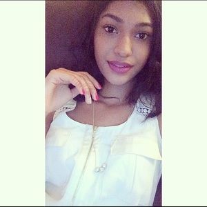 Meet your Posher, Selina