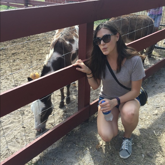 Meet your Posher, Savannah - Picture 3 of 4