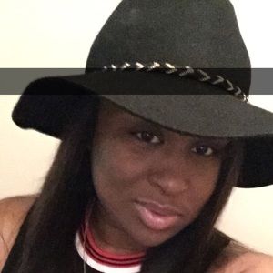 Meet your Posher, Laurina