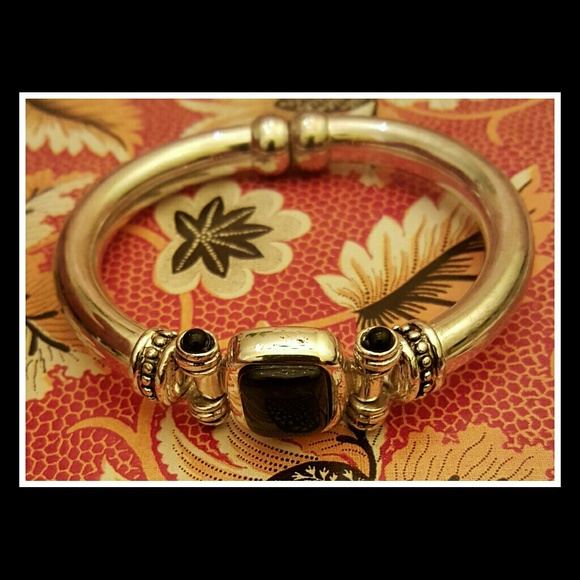 Vintage Jewelry - Tribal Silver Bracelet Black Stone bangle