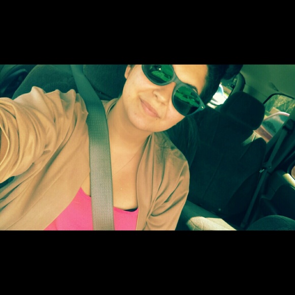 Meet your Posher, Sarah - Picture 1 of 1