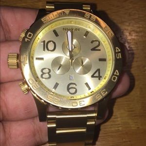 Great condition! Gold Nixon 51-30 watch