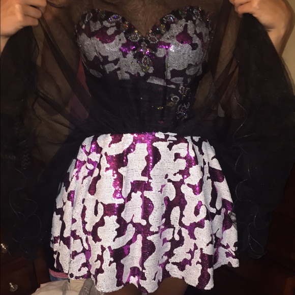 Barely worn homecoming dress - Picture 2 of 3