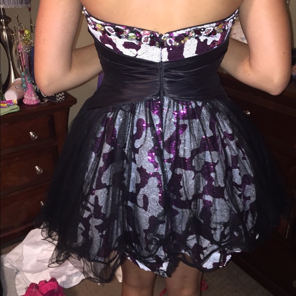 Barely worn homecoming dress - Picture 3 of 3
