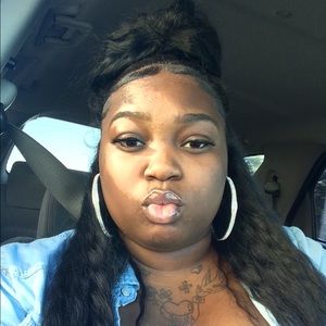 Meet your Posher, Monique