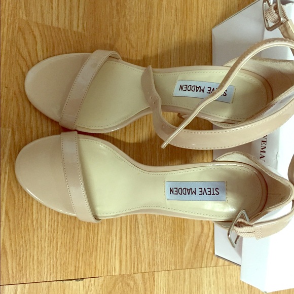Steve Madden Shoes - Steve Madden Nude Heels