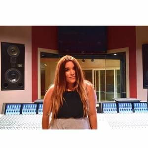 Meet your Posher, Ana