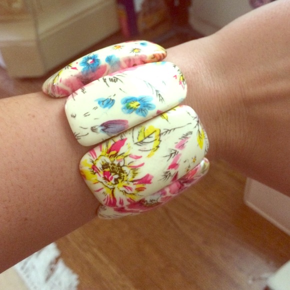 Floral Wooden Stretch Bangle