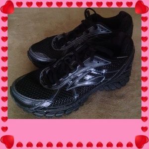 Brooks Adrenaline Running Shoe GTS 15 sz 7.5 NEW
