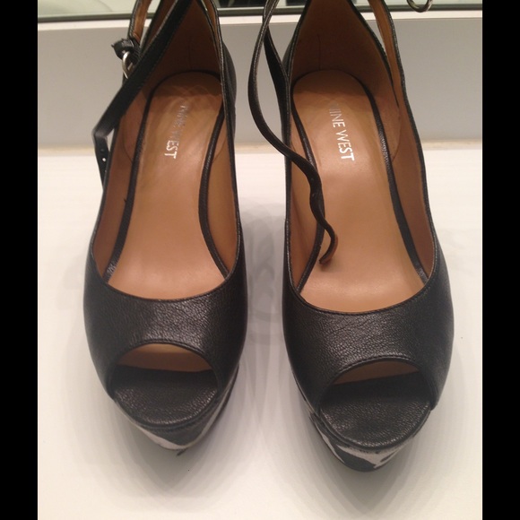 Nine West Camo Printed Wedges/Platforms size 5.5