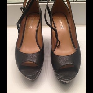 Nine West Camo Printed Wedges/Platforms size 5.5