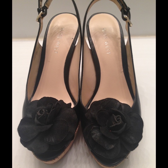 Nine West Black Leather Pumps Flower Detail - 5.5
