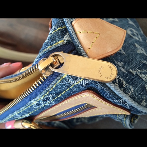 💥Additional pictures of denim Louis Vuitton bag💥 - Picture 2 of 4