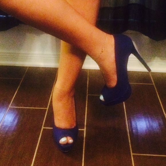 Anne Michelle (Blue)π«SOLDπ« - Picture 3 of 4