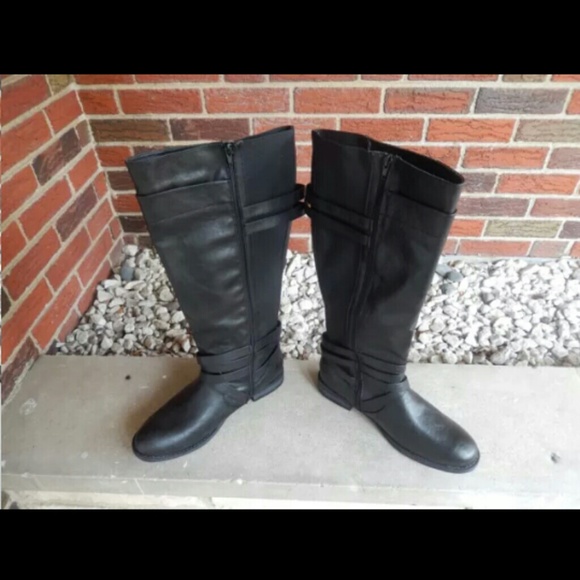 NEW Torrid black strappy riding boot