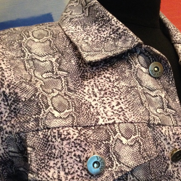 Python Print Short Blazer🌼 - Picture 2 of 8