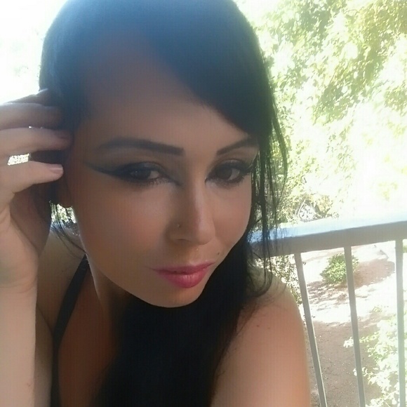 Meet your Posher, Kira - Picture 2 of 4