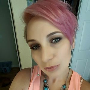 Meet your Posher, Becky