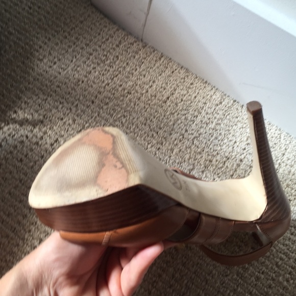 Michael Kors Tan Leather Zipper Heels Sz 7.5 - Picture 3 of 4
