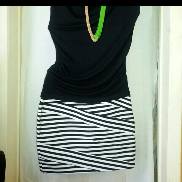 Black and white tiger inspired skirt - Picture 4 of 4