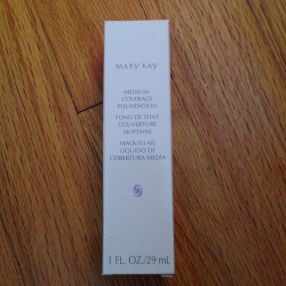 Mary Kay Medium Coverage Foundation Beige 400