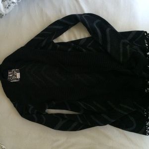BILLABONG! Black and grey designed sweater