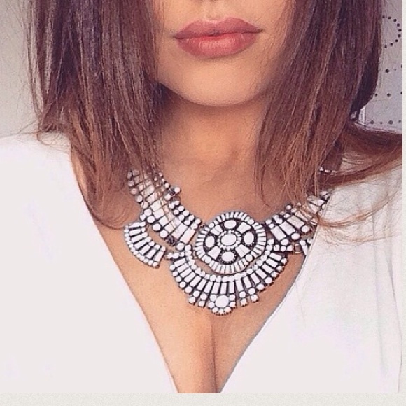 Gorgeous Statement Necklace - Picture 2 of 3