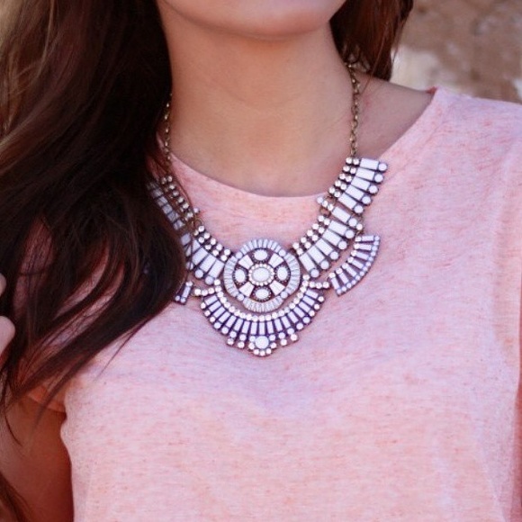 Gorgeous Statement Necklace - Picture 3 of 3