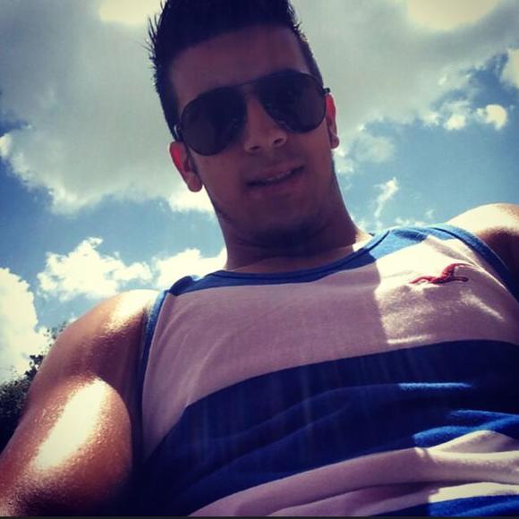 Meet your Posher, Esteban - Picture 1 of 1