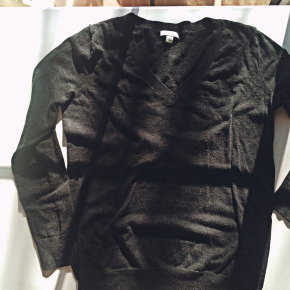 ⛔️sold in bundle⛔️ Gray Gap XS Sweater - Picture 2 of 3