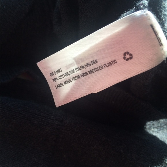 ⛔️sold in bundle⛔️ Gray Gap XS Sweater - Picture 3 of 3