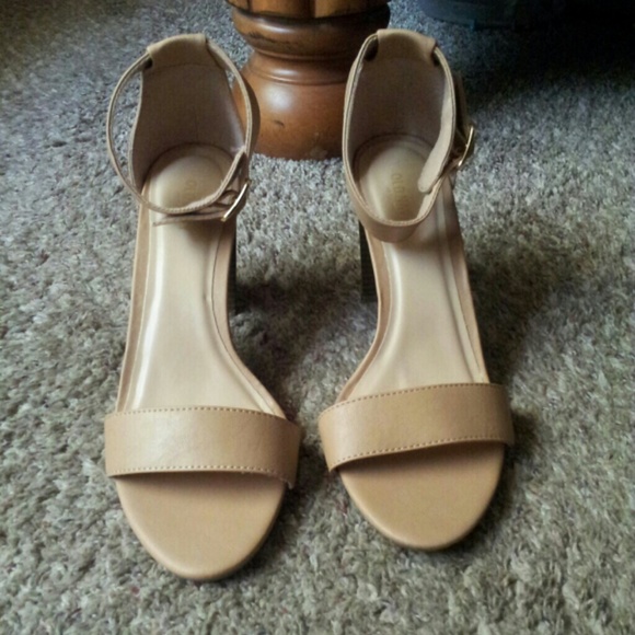 Never worn Old Navy shoes - Picture 1 of 4