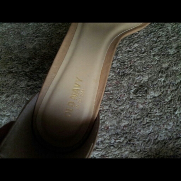 Never worn Old Navy shoes - Picture 4 of 4