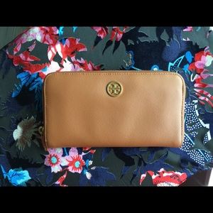 Tory Burch 'Robinson Zip Continental Wallet'