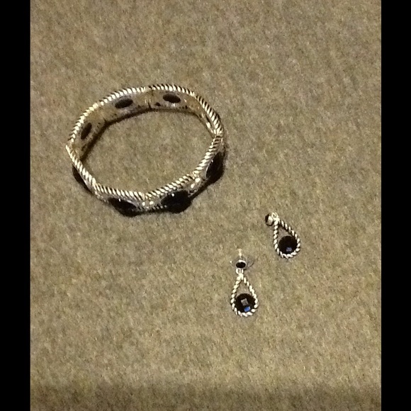 Bracelet and earring set