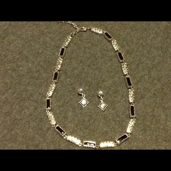Necklace and earring set