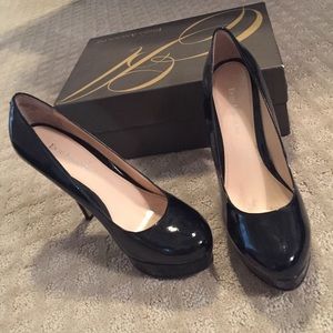 Black patent Enzo Angiolini pumps