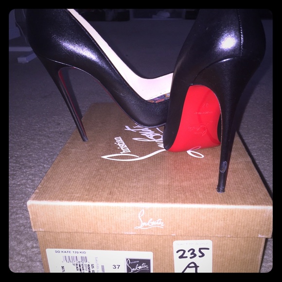 Christian Louboutin So Kate's Size 37 Black