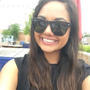 Meet your Posher, Devan