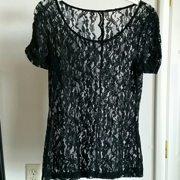S/M fitted black lace top