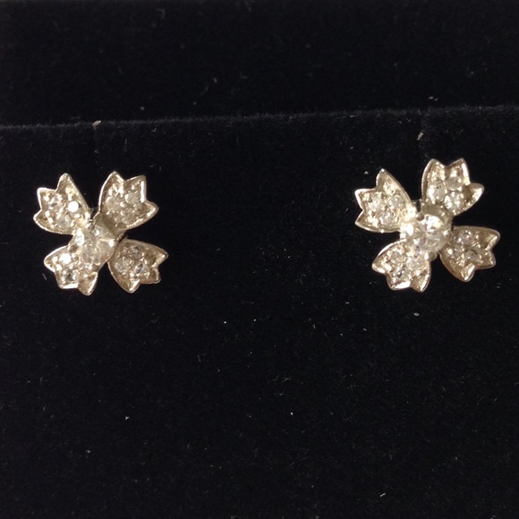 New: 925 Silver Synthetic Diamond Stud Earrings