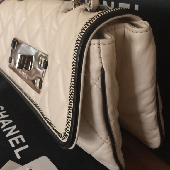 SOLD ELSEWHERE Gorgeous authentic CHANEL - Picture 3 of 4