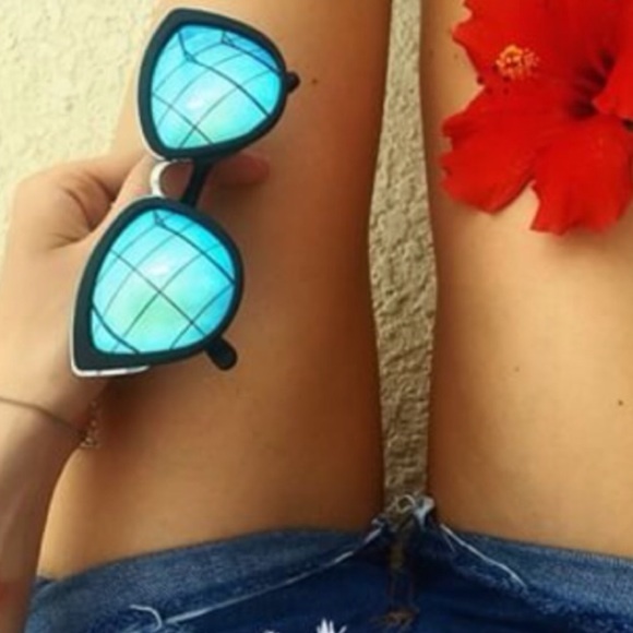 Quay Accessories - ✨Quay My Girl sunglasses✨