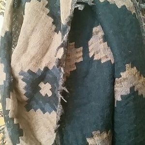 Aritzia blanket scarf me of